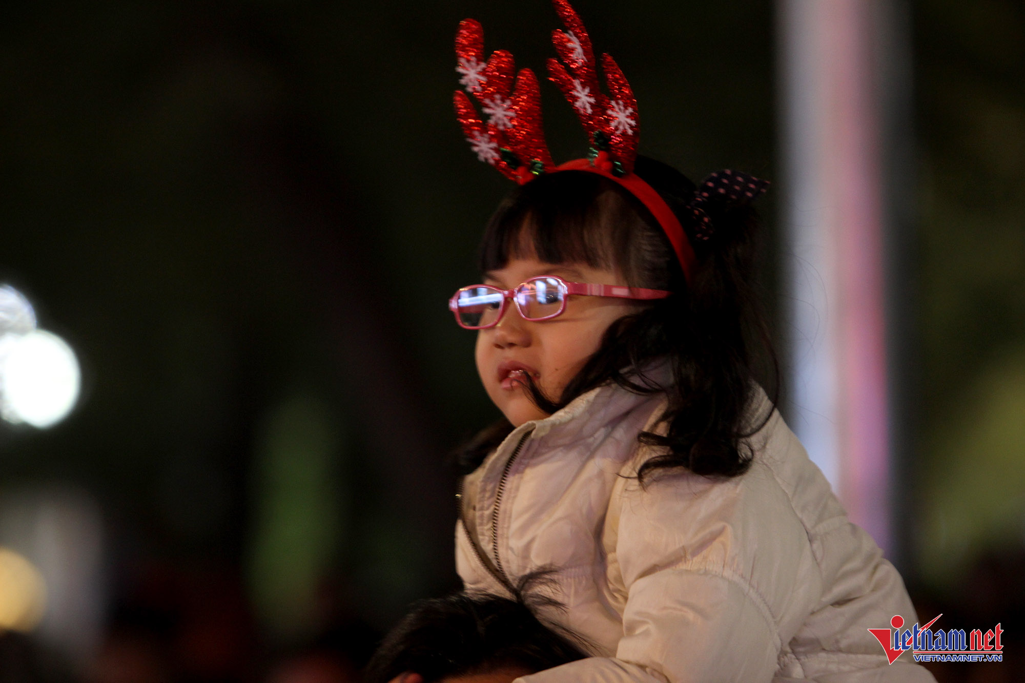 Nghìn người đi chơi Noel sớm, phố Hà Nội tắc cứng